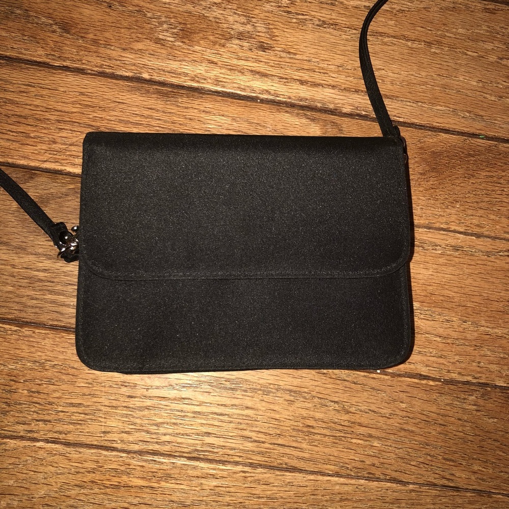 Classic Black Crossbody/Clutch! - Picture 2 of 7